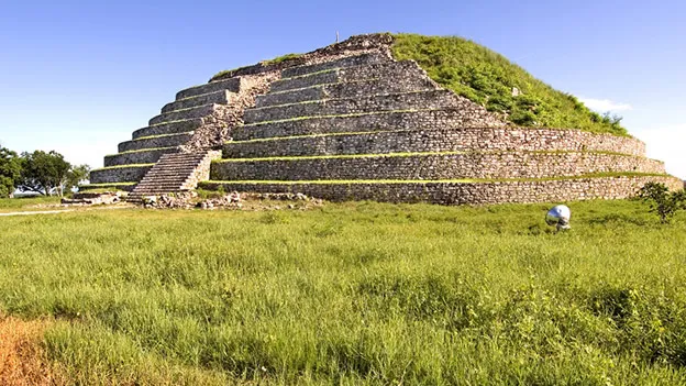 Nota sobre Zona arqueológica de Tehuacalco, Guerrero