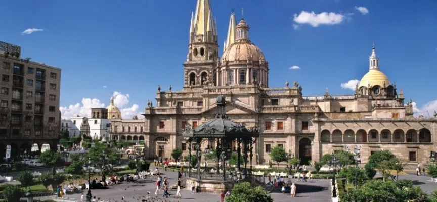 Nota sobre La plaza Hidalgo en Coyoacán, Ciudad de México