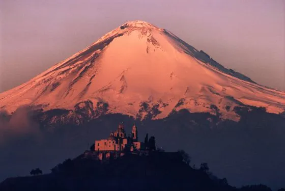 Nota sobre Amanecer de volcanes en México