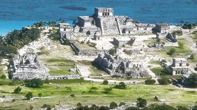 Nota sobre  Tulum, arqueología en la Riviera Maya
