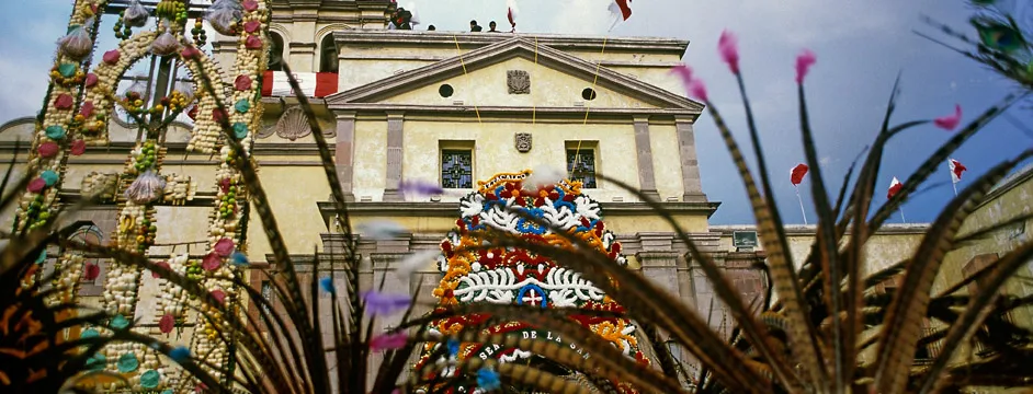 Nota sobre Fiesta de la Santa Cruz en Querétaro