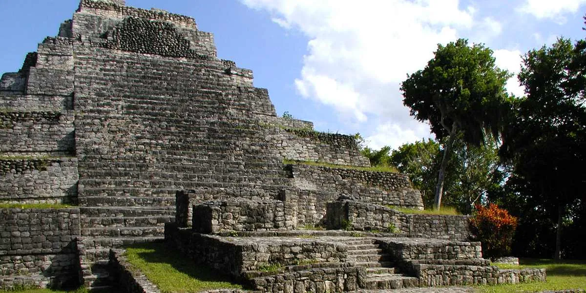 Nota sobre Atréveta a explorar el sitio arqueológico de Chacchoben, Quintana Roo