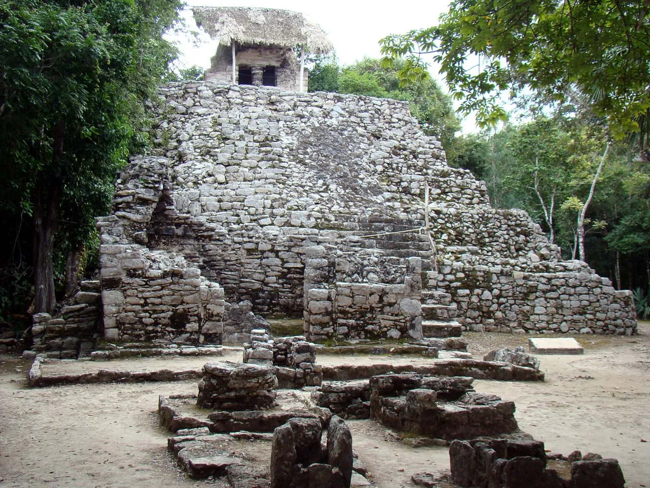 Nota sobre Cobá, el "sitio de agua turbia" en la cultura maya