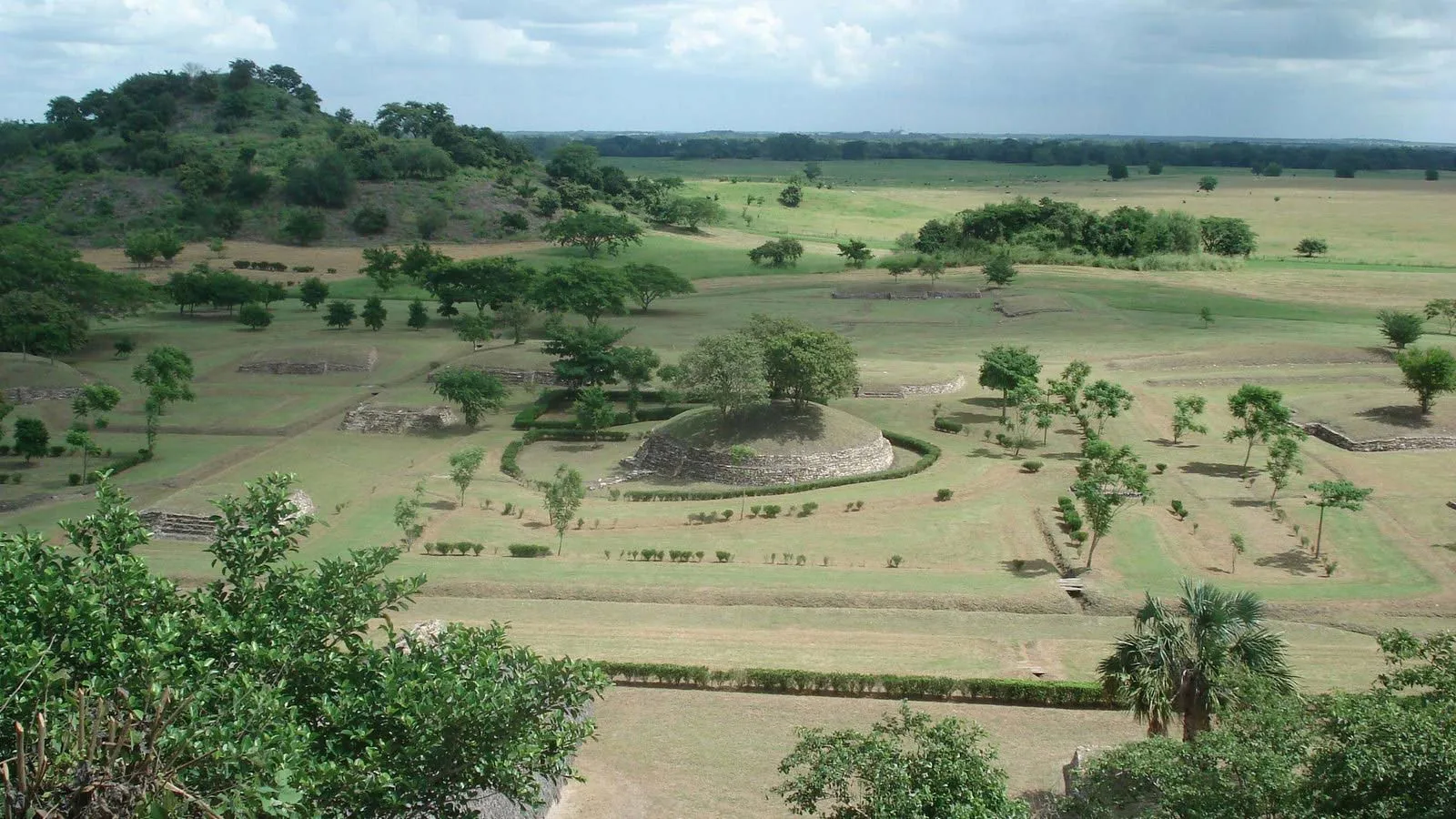 Nota sobre Becán, yacimiento arqueológico maya