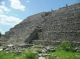 Nota sobre Izamal, Yucatán combinación de raíces prehispánicas y tesoros coloniales