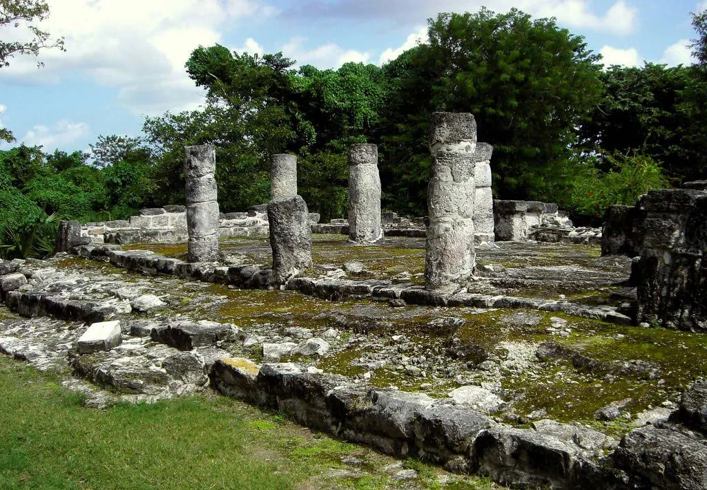 Nota sobre Sitio arqueológico de Tehuacalco
