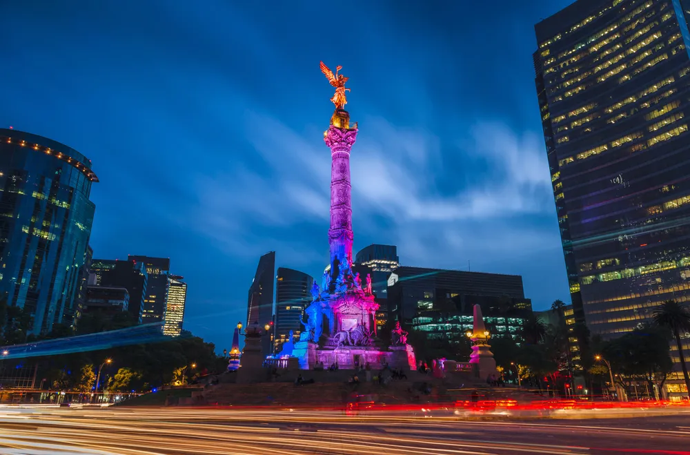 Nota sobre Vive de noche en nuestro hermoso México