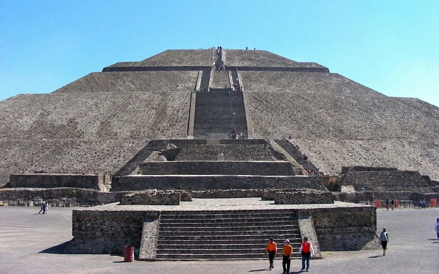Nota sobre La Pirámide del Sol en Teotihuacán, un gigante que podría colapsar