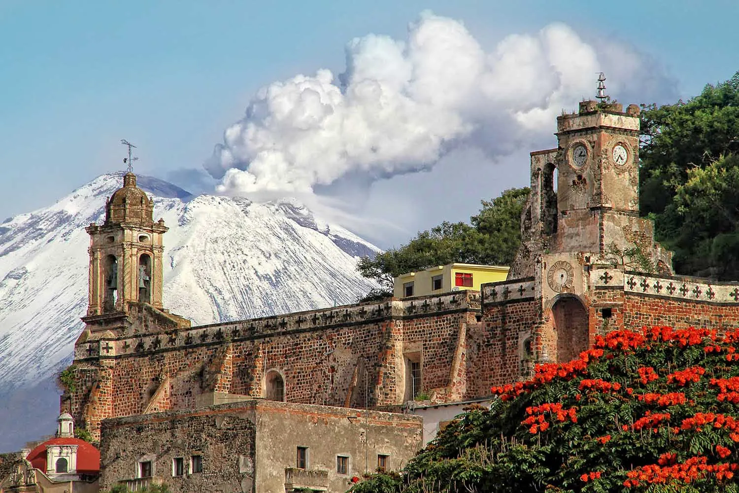 Nota sobre Primeros conventos del siglo XVI en las faldas del Popocatépetl