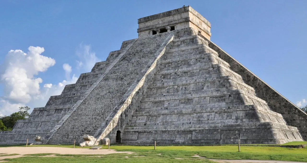 Nota sobre Chichén Itzá, Kukulkán y el equinoccio primaveral