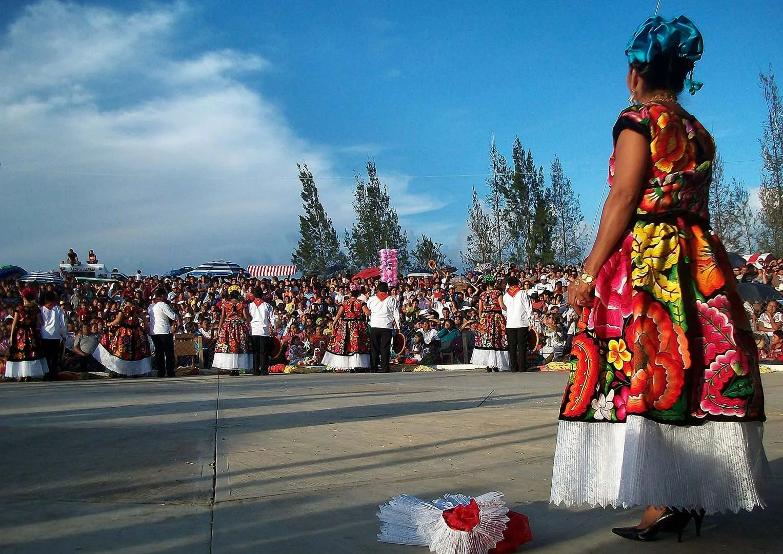Nota sobre La Guelaguetza una tradicional fiesta en Capulálpam de Méndez