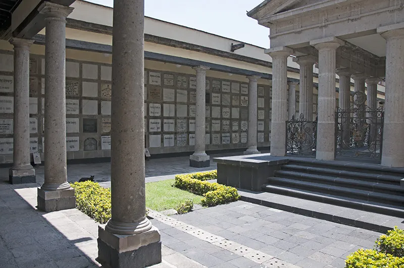 Nota sobre Panteón de San Fernando, un espacio de recuerdo y de misterio