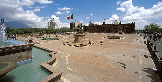 Nota sobre Paseo romántico en la Plaza Guadalajara