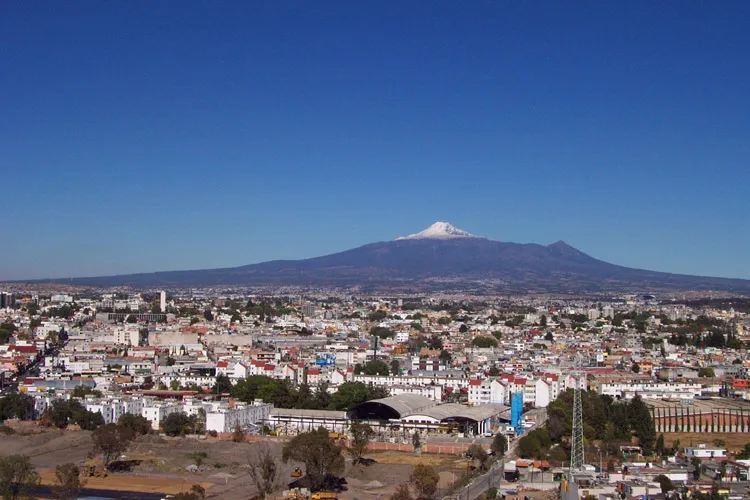 Nota sobre San Nicolás de los Ranchos y el horizonte del Popocatépetl