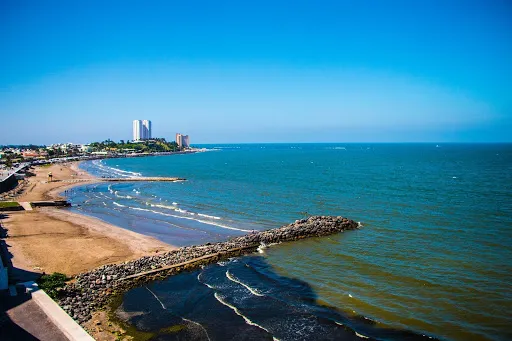 Nota sobre Covid 19: Cierran accesos a las zonas costeras en Playa del Carmen, Jalisco y Veracruz