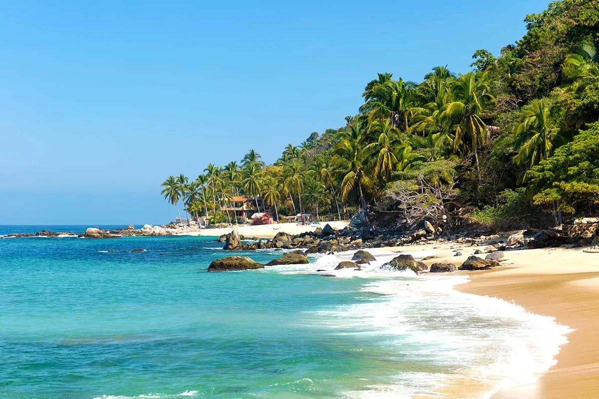 Nota sobre Cancún: Hoteleros proponen que únicamente turistas ingresen a las zonas costeras