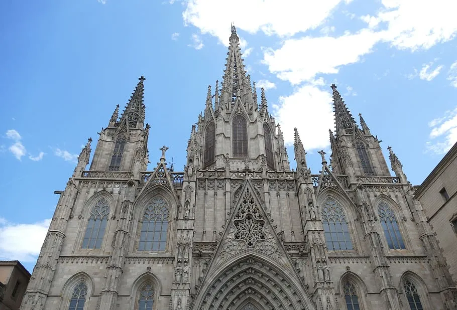 Nota sobre La Catedral de Barcelona: un fascinante vistazo a la arquitectura g&oacute;tica y el patrimonio religioso