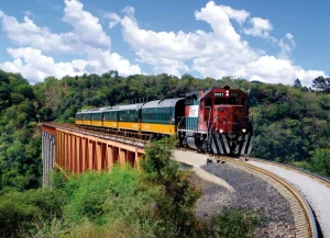 El Renacer del Turismo Ferroviario en México: Una Oportunidad para Redescubrir el País Tren El Chepe