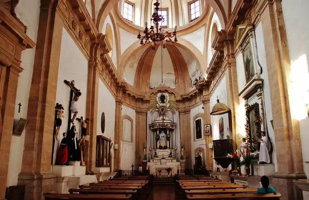 Visita el templo de Chavarrieta, en Taxco, Guerrero Visita el templo de Chavarrieta
