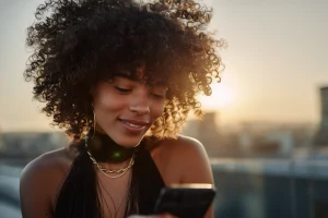 Intimidad digital: cómo la tecnología está redefiniendo la cercanía y la comunicación