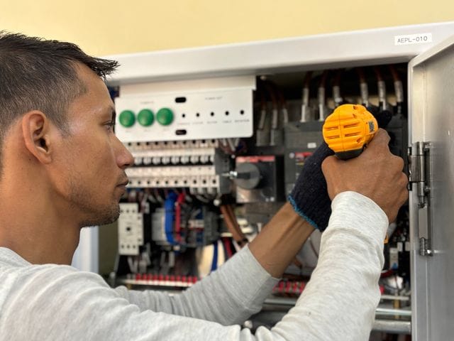 Protección de circuitos industriales: cómo elegir el disyuntor adecuado Protección de circuitos industriales: cómo elegir el disyuntor adecuado